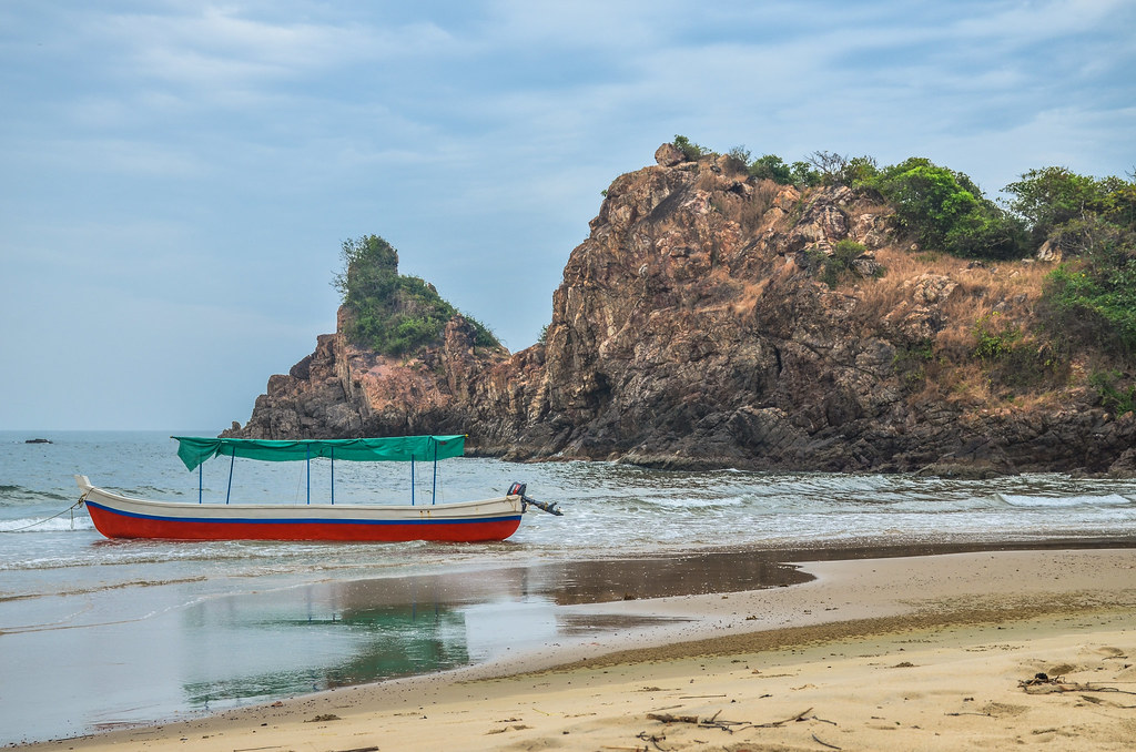 Kokan Search Engine | निवती समुद्रकिनारा , वेंगुर्ला | निवती बीच ,  सिंधुदुर्ग | Nivati Beach , Vengurla | Konkan Tourism | hotels in Konkan |  Kokan Tour | Maharashtra Tourism | Konkan Videos | villages in Kokan